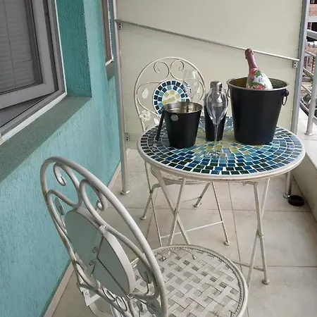 公寓 Private Studio 306 Complex Nev, Sarafovo, Beach & Airport ,With Swimming Pool, Free Parking 布尔加斯