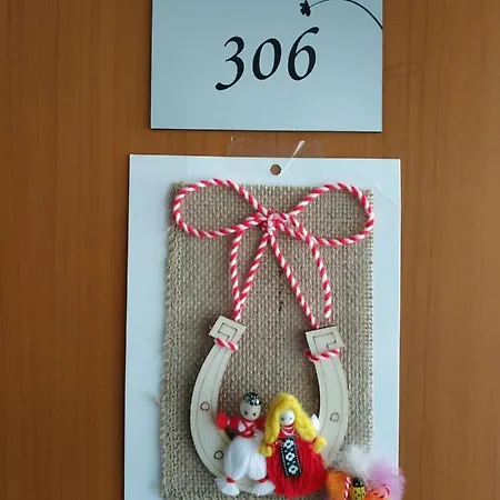 Private Studio 306 Complex Nev, Sarafovo, Beach & Airport ,With Swimming Pool, Free Parking 布尔加斯