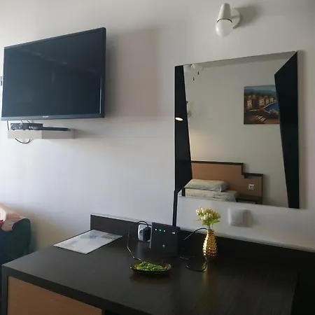 公寓 Private Studio 306 Complex Nev, Sarafovo, Beach & Airport ,With Swimming Pool, Free Parking 布尔加斯