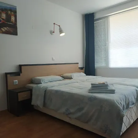 公寓 Private Studio 306 Complex Nev, Sarafovo, Beach & Airport ,With Swimming Pool, Free Parking 布尔加斯