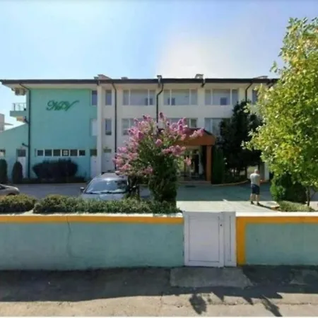 Private Studio 306 Complex Nev, Sarafovo, Beach & Airport ,With Swimming Pool, Free Parking 布尔加斯